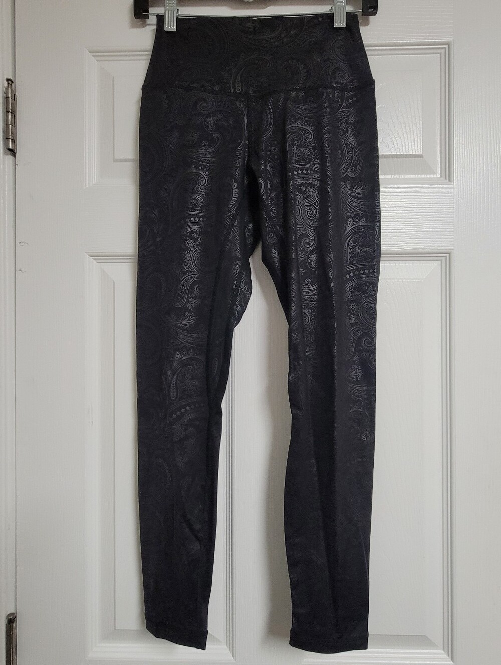 Dixxon Southside Black Paisley Leggins Size Medium.